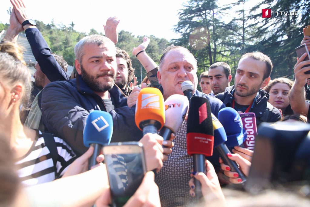 ზაზა სარალიძის შეხვედრა სოსო რობაქიძესა და ია მეტრეველთან [ვიდეო]