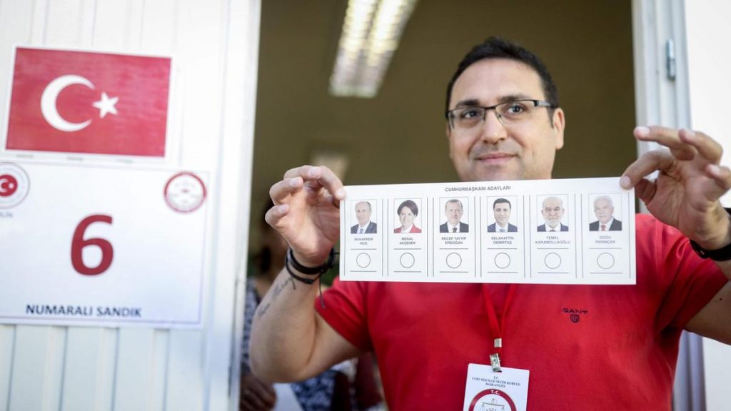 თურქეთში ვადამდელი საპრეზიდენტო და საპარლამენტო არჩევნები იმართება 