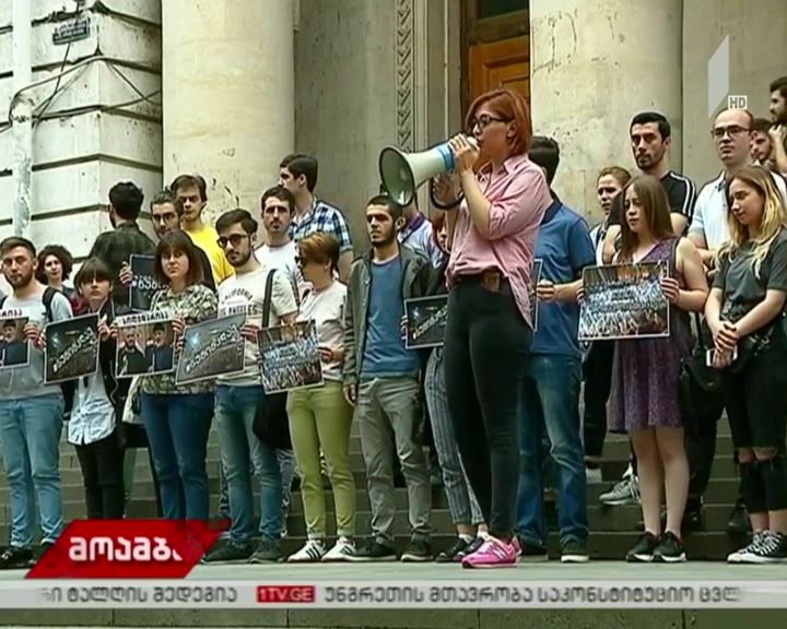 თსუ-სთან ზაზა სარალიძისა და მალხაზ მაჩალიკაშვილის მხარდასაჭერი აქცია გაიმართა