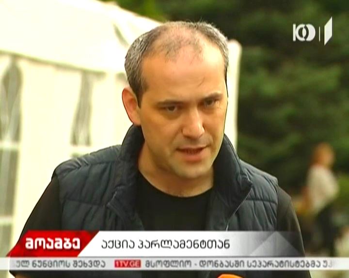რუსთაველის გამზირზე შეკრებილების ნაწილმა ღამე კარვებში გაათენა - რა ხდება ამ წუთისთვის პარლამენტთან