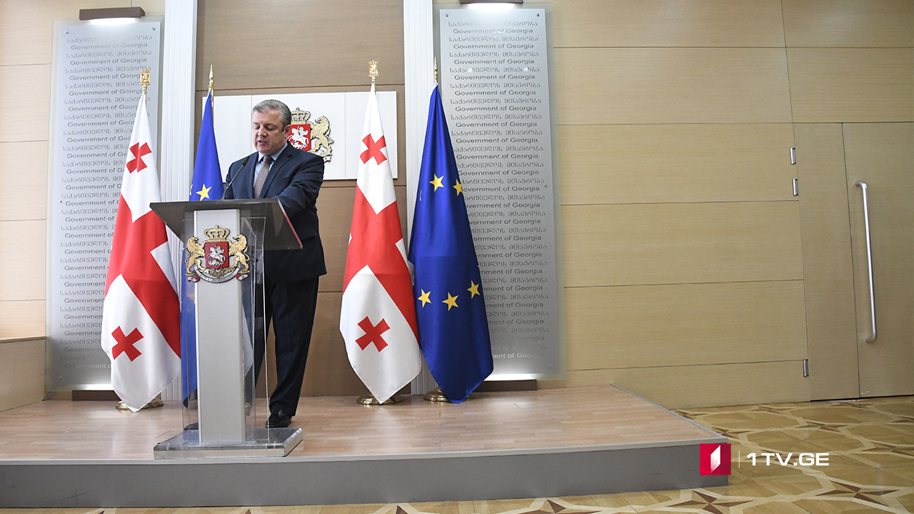 ორი წელი და ექვსი თვე პრემიერის პოსტზე - პრემიერ-მინისტრი გადადგა
