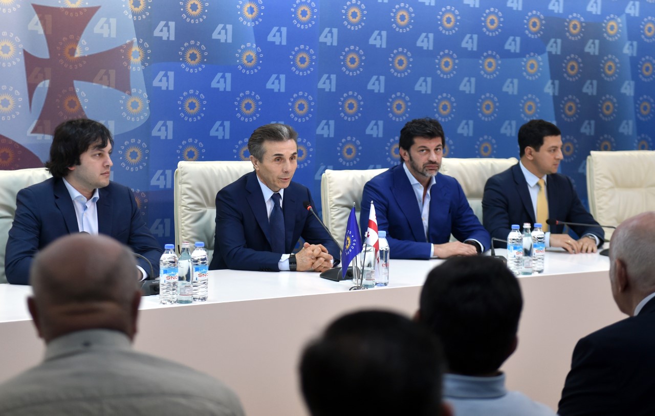 საპარლამენტო უმრავლესობის გაფართოებული სხდომა „ქართული ოცნების“ ოფისში [ფოტო/ვიდეო]