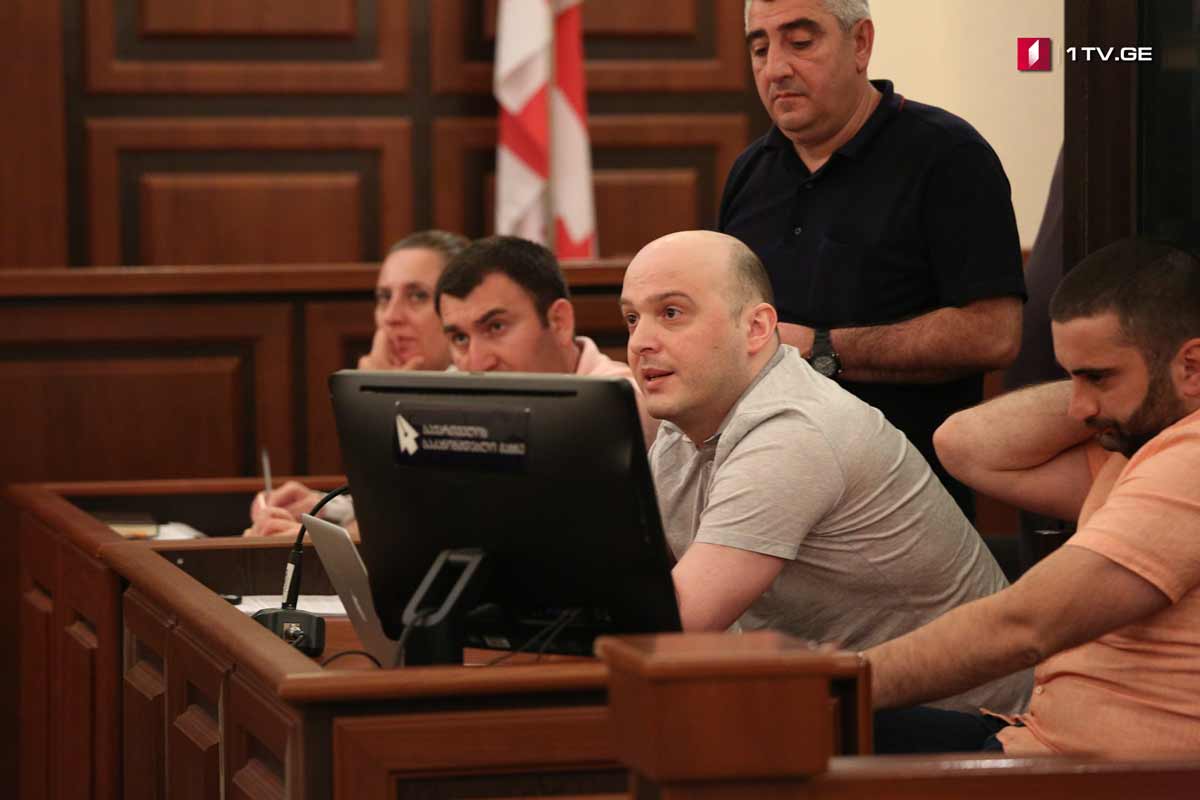 26 მაისის საქმის სასამართლო სხდომიდან მსჯავრდებული ლევან ქარდავა გააძევეს