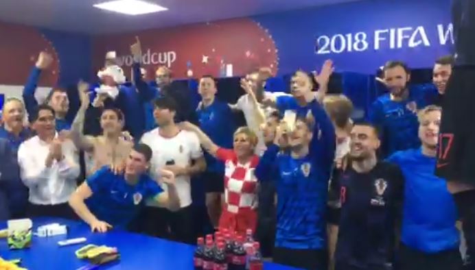 ხორვატიის პრეზიდენტმა რუსეთთან გამარჯვება ფეხბურთელებთან ერთად აღნიშნა [ვიდეო]