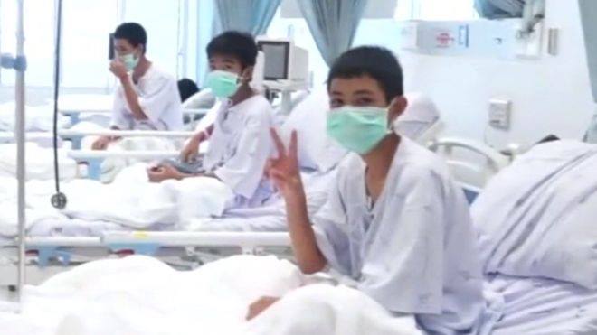 Tayland mağarasında xilas olunan gənclərin ilk fotoları yayıldı