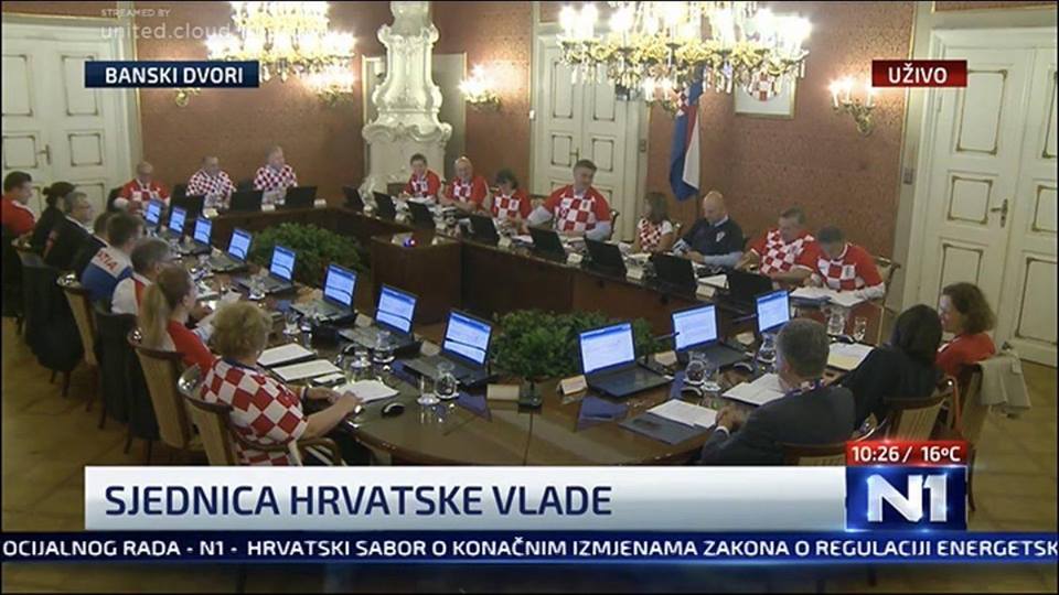 ხორვატიის მთავრობის სხდომაზე მინისტრები ნაკრების მაისურებით გამოცხადდნენ