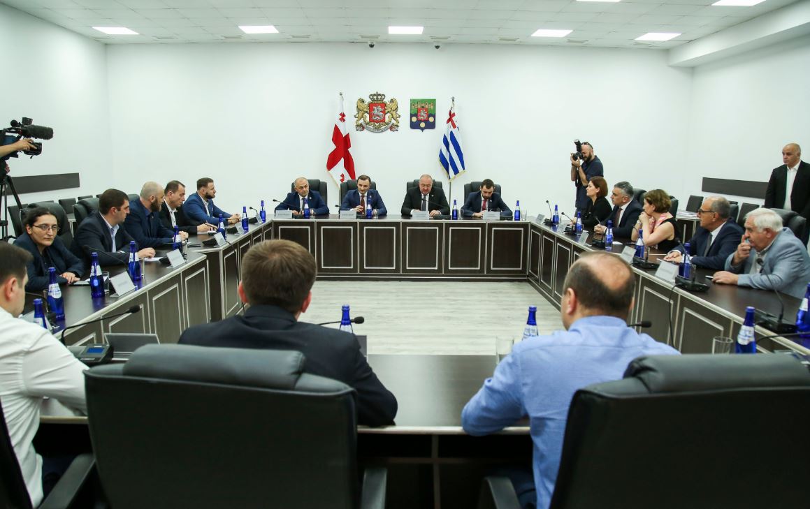 პრეზიდენტისა და აჭარის უმაღლესი საბჭოს უმრავლესობის შეხვედრა დასრულდა