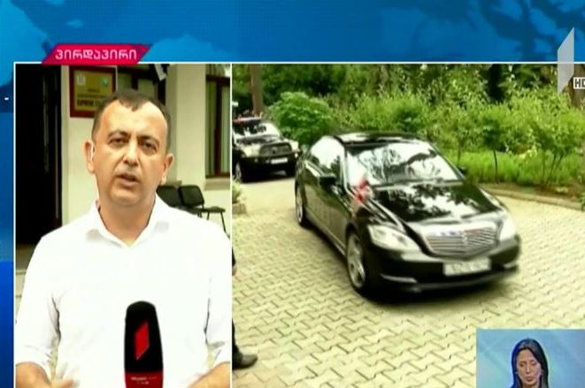 პრეზიდენტი აჭარის უმაღლეს საბჭოში კონსულტაციებს მართავს