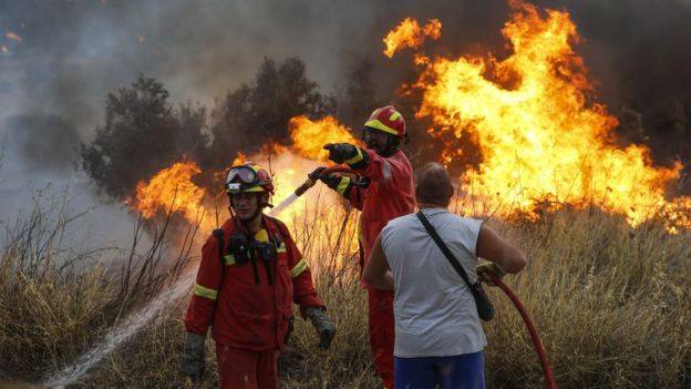 Two Georgian citizens cannot be reached in forest fire zone in Greece
