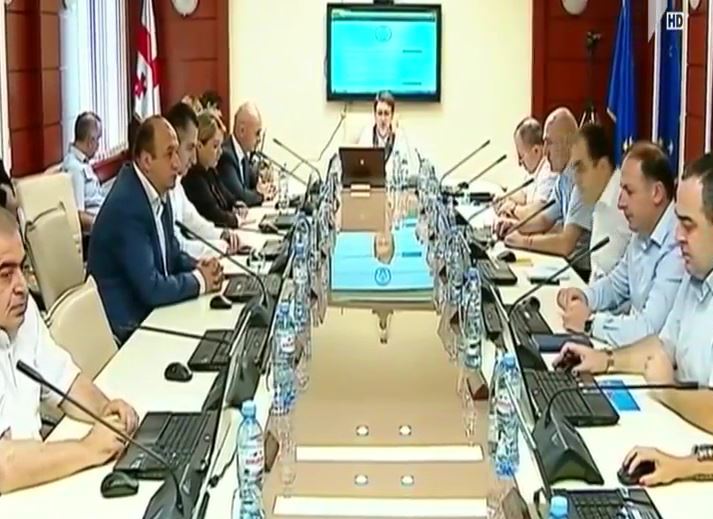 იუსტიციის უმაღლესი საბჭოს სხდომა გრძელდება