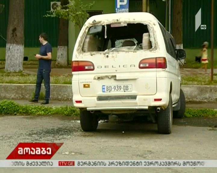 ოზურგეთში, პეტრიწის ქუჩაზე გაჩერებული ავტომანქანა აფეთქდა 