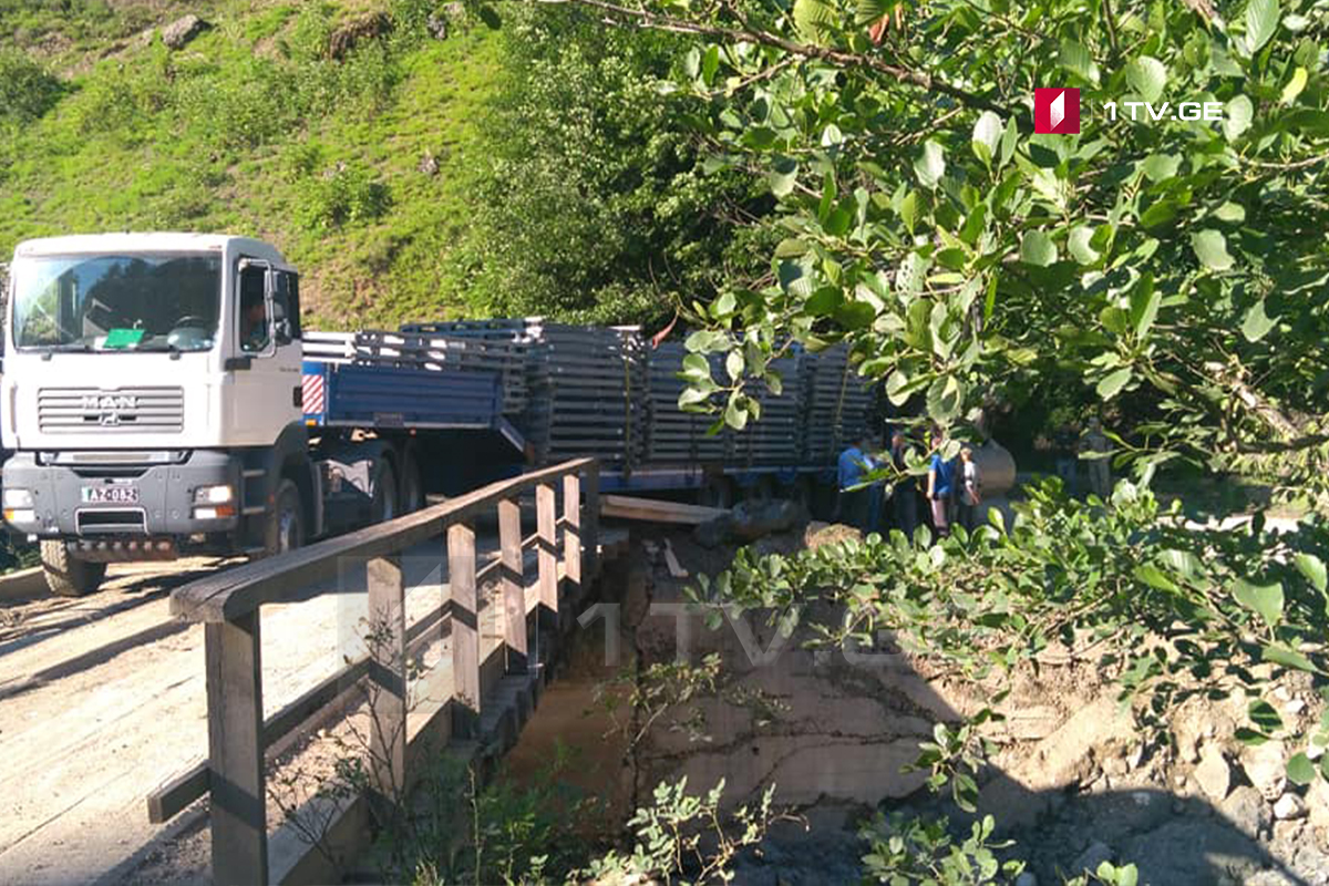 ჭუბერში თავდაცვის სამინისტრომ პანელური სამხედრო ხიდი ჩაიტანა [ფოტო/ვიდეო]