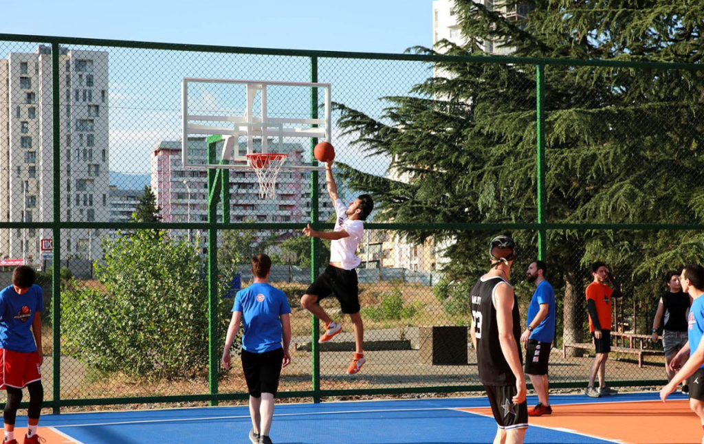 დიდუბის რაიონში ზაზა ფაჩულიას სახელობის კალათბურთის მოედანი გაიხსნა