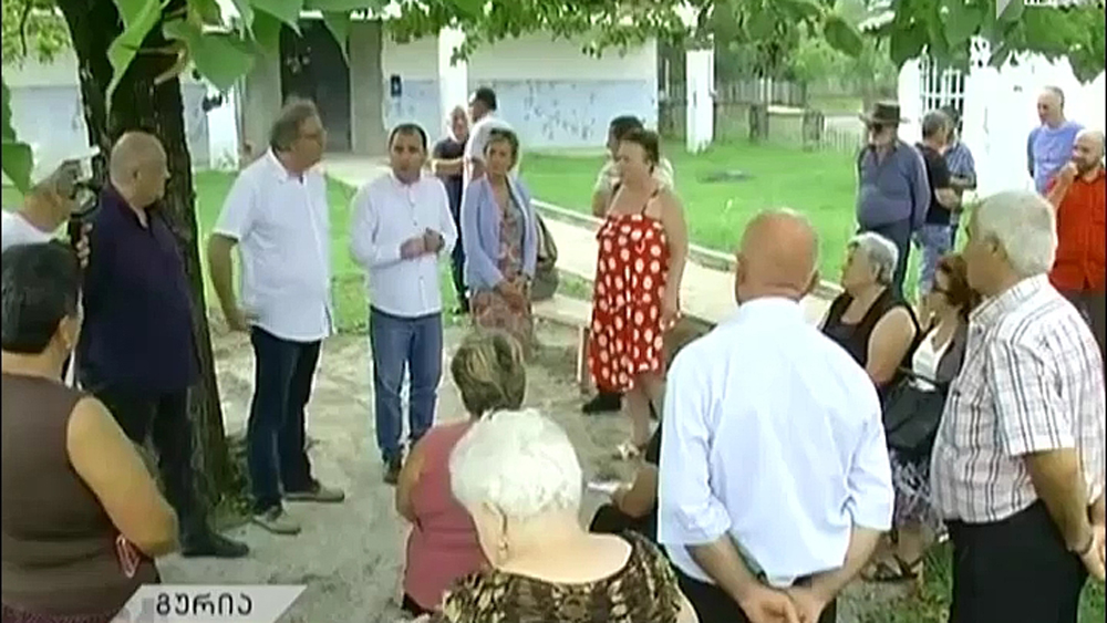 გრიგოლ ვაშაძე გურიის მცხოვრებლებს ხვდება
