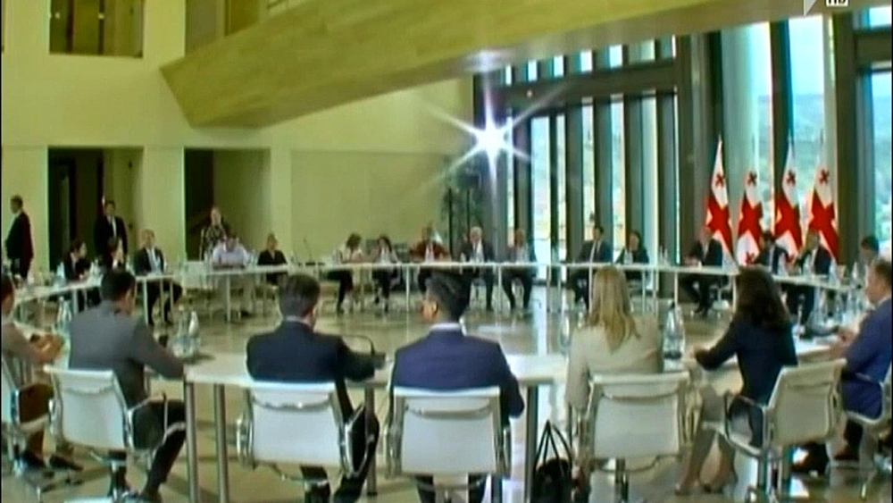 კონსულტაციები პრეზიდენტთან