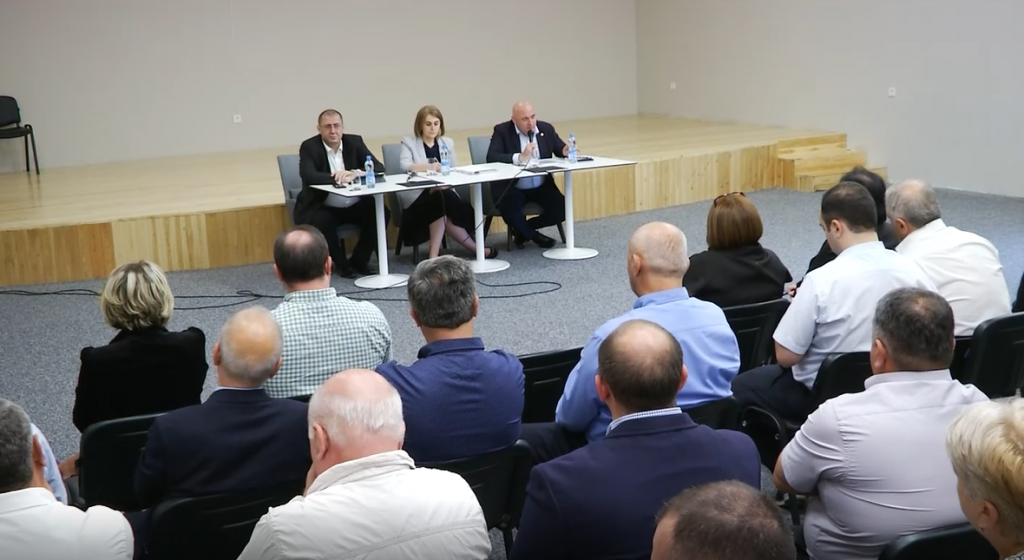 მოსწავლეთა ტრანსპორტირებას მომავალი წლიდან თვითმმართველობები უზრუნველყოფენ