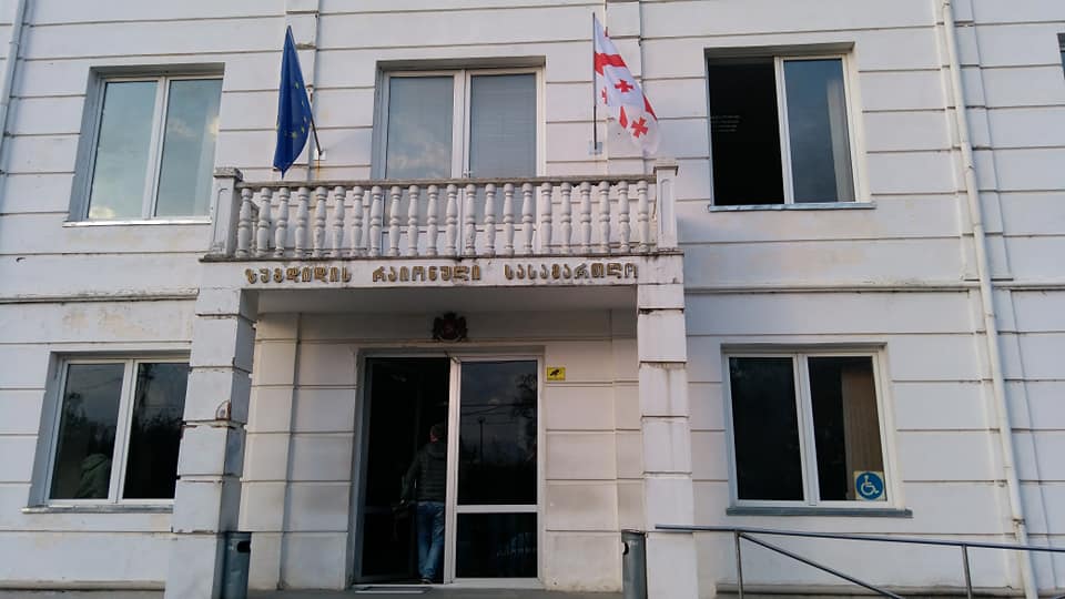 ტურისტების იძულების მცდელობისთვის დაკავებულ მამაკაცს ათი თვით პატიმრობა მიესაჯა