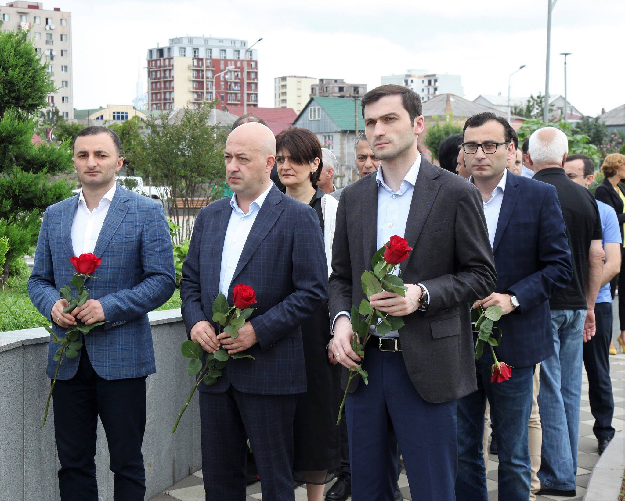 ბათუმში შინდისის გმირების პატივსაცემად ტრადიციულად, 17 ხე დარგეს