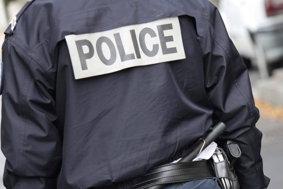 პარიზის გარეუბანში დანით შეიარაღებულმა მამაკაცმა ერთი ადამიანი მოკლა, ორი კი დაჭრა