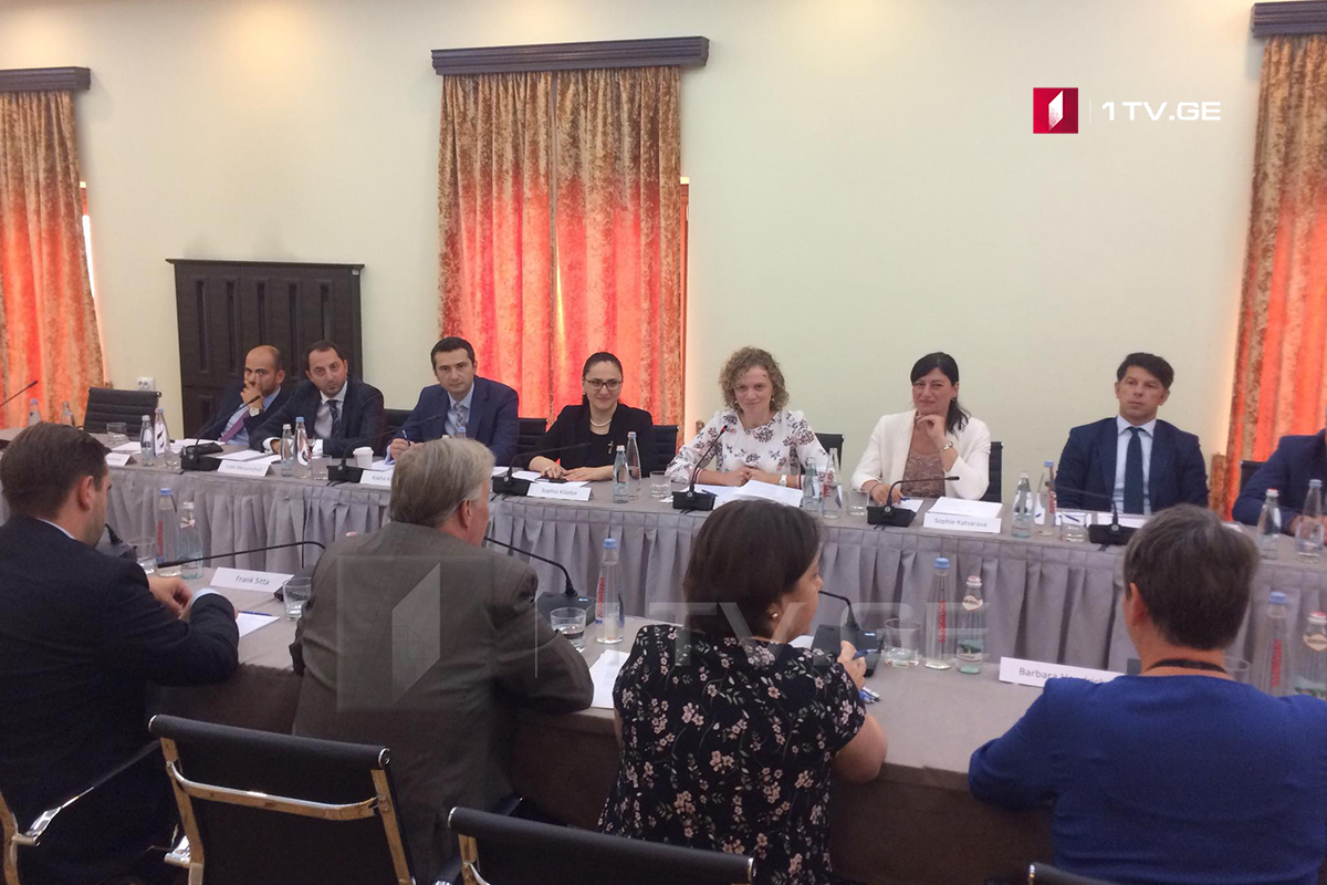 საქართველოს პარლამენტის წევრები გერმანიის ბუნდესტაგის წარმომადგენლებს ხვდებიან