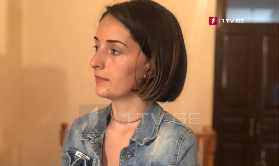 სამსონ ქუთათელაძის მკვლელობაში ბრალდებულის და აცხადებს, რომ შსს-ს მიერ იარაღების ამოღება დადგმული სპექტაკლია