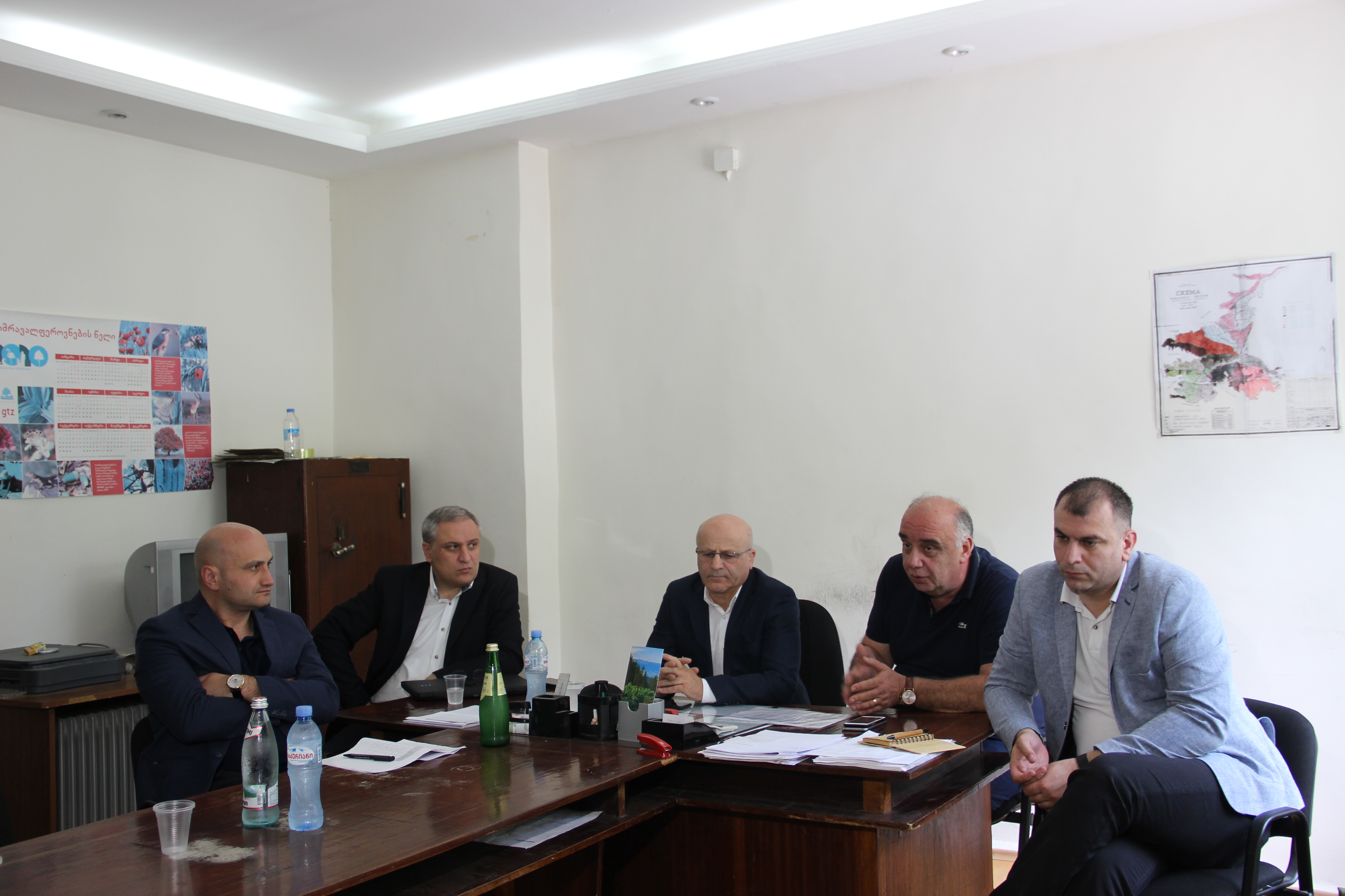 გარემოს დაცვისა და სოფლის მეურნეობის სამინისტროს წარმომადგენლები სოფელ ხაიშში ადგილობრივ მოსახლეობას და მეწარმეებს შეხვდნენ  