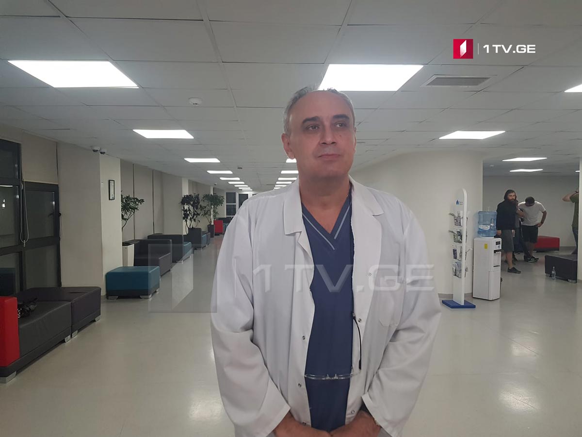 მიცკევიჩის ქუჩაზე დაჭრილი მამაკაცის მდგომარეობა სტაბილურად მძიმეა