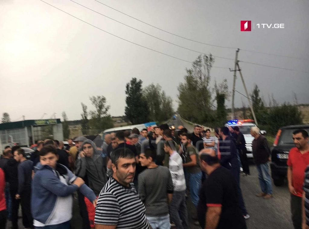სოფელ ვარდისუბნის მოსახლეობამ საავტომობილო მაგისტრალი რამდენიმე წუთით გადაკეტა [ვიდეო]