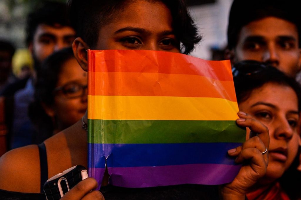 ინდოეთში ჰომოსექსუალური ურთიერთობები კანონით აღარ დაისჯება 