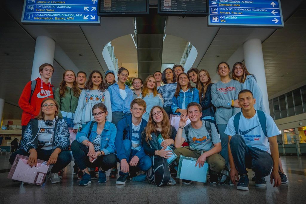 პროგრამის „დავისვენოთ და ვისწავლოთ ერთად“ ფარგლებში 21 წარმატებული მოსწავლე დიდ ბრიტანეთში გაემგზავრა
