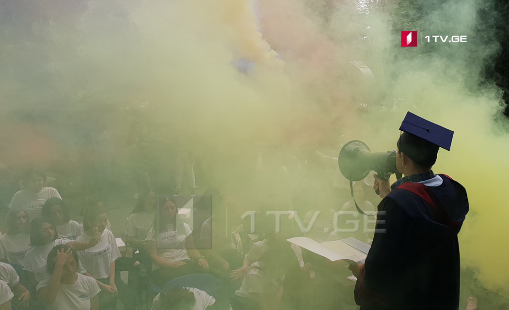 შავი ზღვის უნივერსიტეტის სტუდენტებმა განათლების ხარისხის განვითარების ცენტრთან აქცია-პერფორმანსი გამართეს