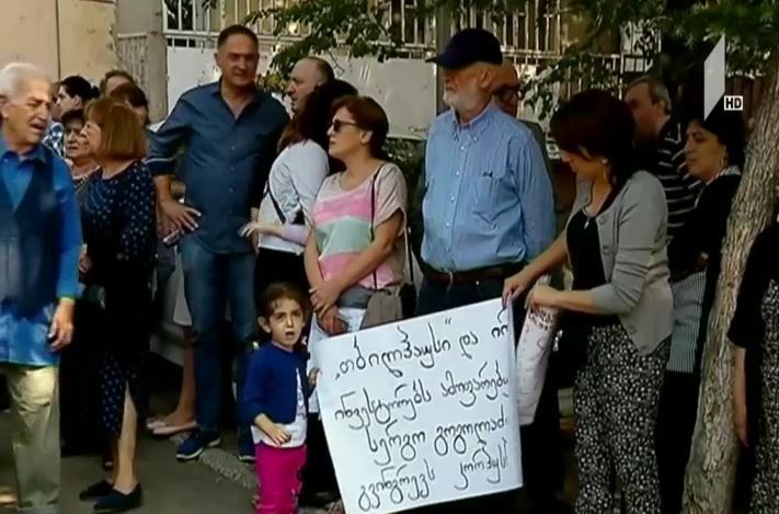 ადგილობრივი მოსახლეობა ცინცაძის ქუჩაზე დაგეგმილ მშენებლობას აპროტესტებს