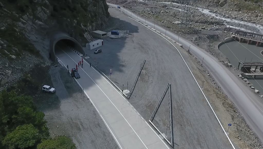 დარიალის ხეობაში ორ კილომეტრამდე სიგრძის ახალი გვირაბი გაიხსნა [ვიდეო]