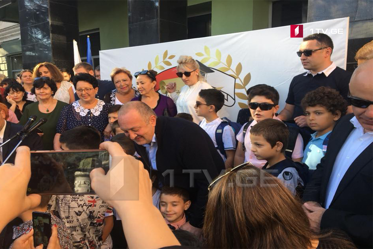 გიორგი მარგველაშვილმა მოსწავლეებს სასწავლო წლის დაწყება 51-ე სკოლიდან მიულოცა