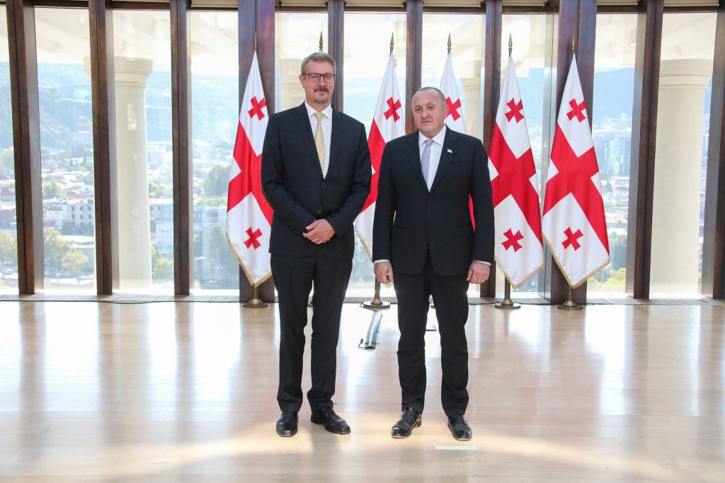 ევროკავშირის ელჩმა გიორგი მარგველაშვილს რწმუნებათა სიგელი გადასცა - ჩემთვის ძალიან ამაღელვებელია საქართველოში ჩამოსვლა და მუშაობა