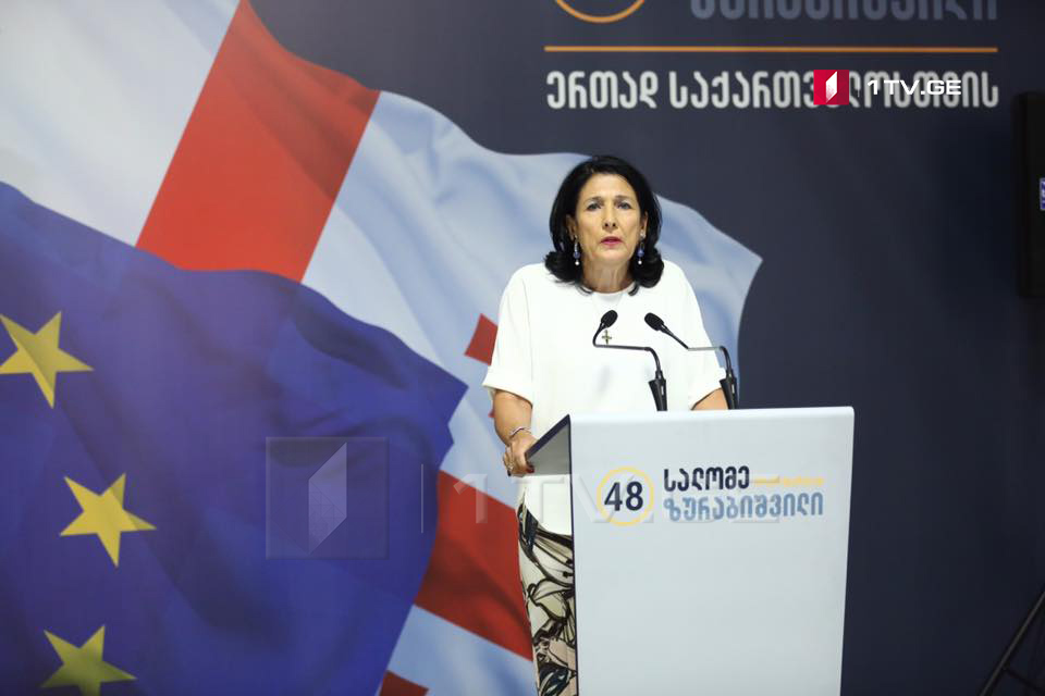 Саломе  Зурабишвили - Чи схуыдта Уæллаг Абхазæй   Къодоры  ком, чи ауæрæхдæр кодта  конфликты зонæ   хъæды  æхсæн  чи фæуагъдта нæ лæппуты,  ацы  фарстытыл  дзуаппытæ раттын æнæмæнгæй хъæуы