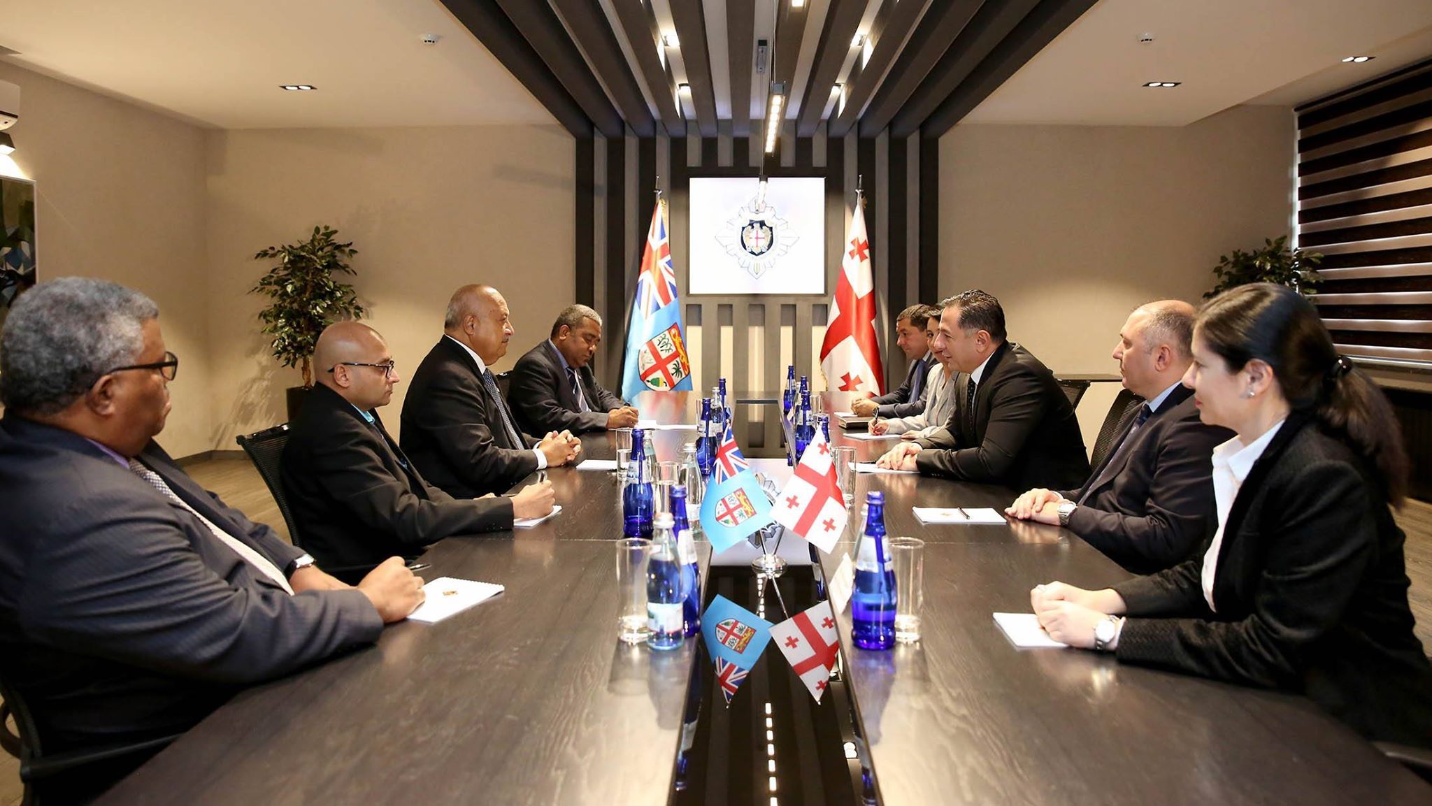 სახელმწიფო უსაფრთხოების სამსახურის უფროსი ფიჯის რესპუბლიკის თავდაცვისა და უშიშროების მინისტრს შეხვდა