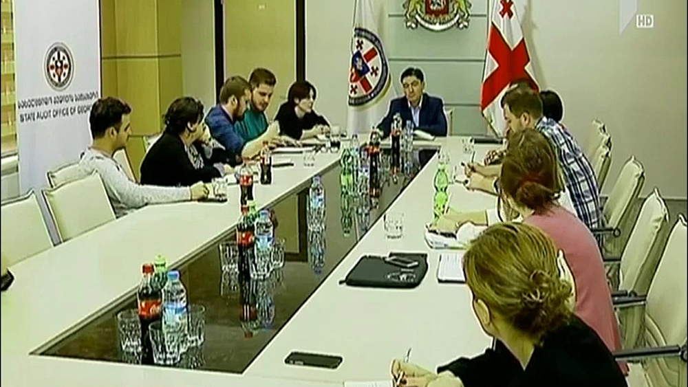 აუდიტის სამსახურში ათი პირი დაიბარეს