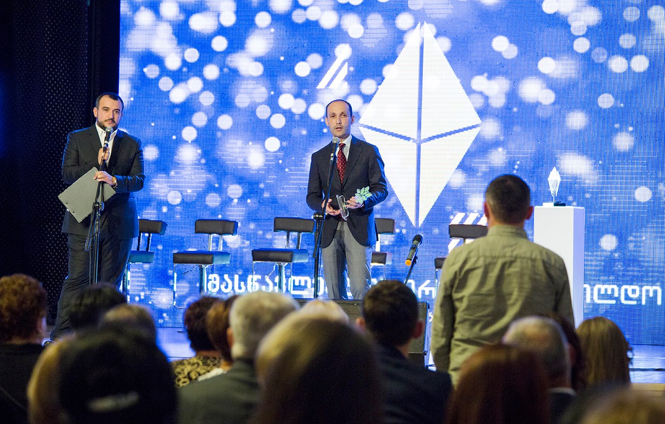 კონკურსის „მასწავლებლის ეროვნული ჯილდოს“ ცერემონიაზე მარნეულის N2 სკოლის პედაგოგს „მწვანე ჯილდო“ გადასცეს