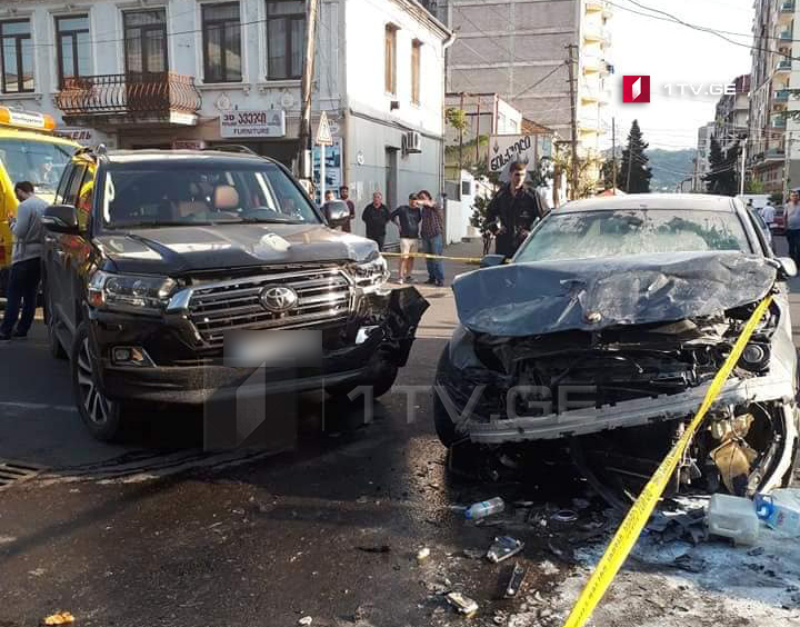 ბათუმში სამი მანქანის შეჯახების შედეგად ერთი ადამიანი დაშავდა