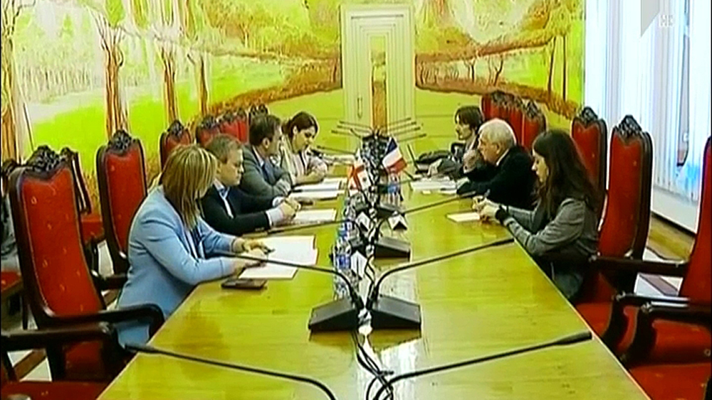 სენატორი პიერ-ივ კოლომბა საქართველოში შეხვედრებს მართავს