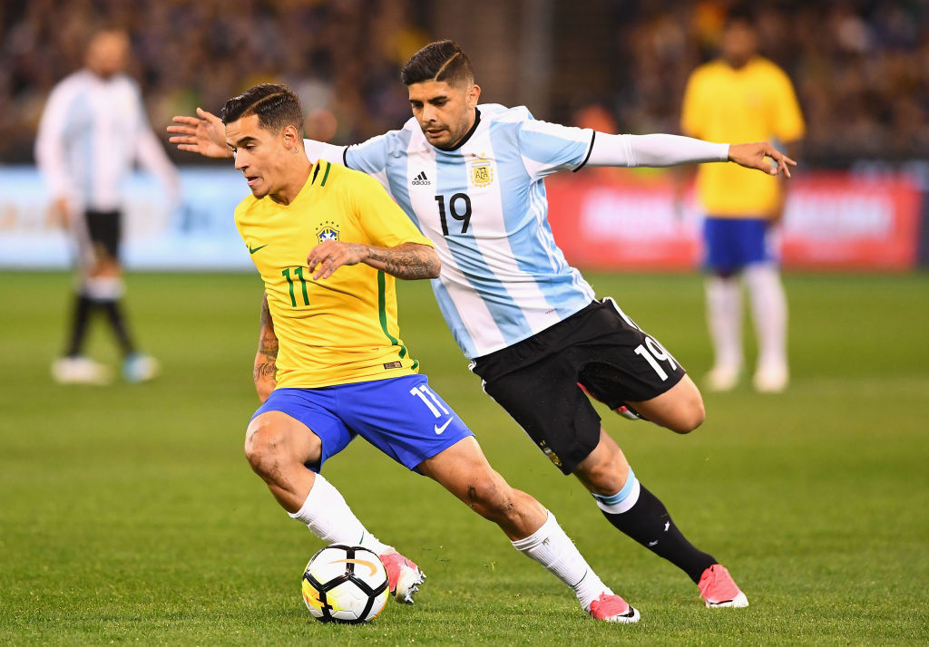 MELBOURNE, AUSTRALIA - JUNE 09:  Philippe Correia of Brazil and Ever Banega of Argentina compete for the ball during the Brazil Global Tour match between Brazil and Argentina at Melbourne Cricket Ground on June 9, 2017 in Melbourne, Australia.  (Photo by Quinn Rooney/Getty Images)