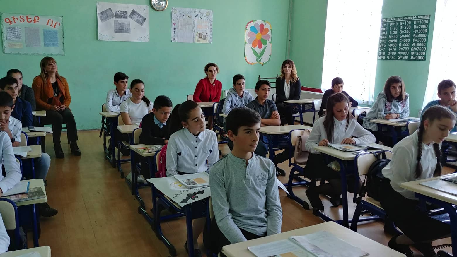 ქეთევან ციხელაშვილი ახალქალაქში, სომხურენოვან პირველ საჯარო სკოლაში მასწავლებლებსა და მოსწავლეებს შეხვდა