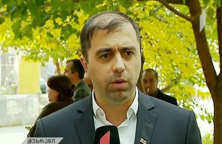 კახა კუკავა მხარდამჭერებს მუხრანის ცენტრში შეხვდა
