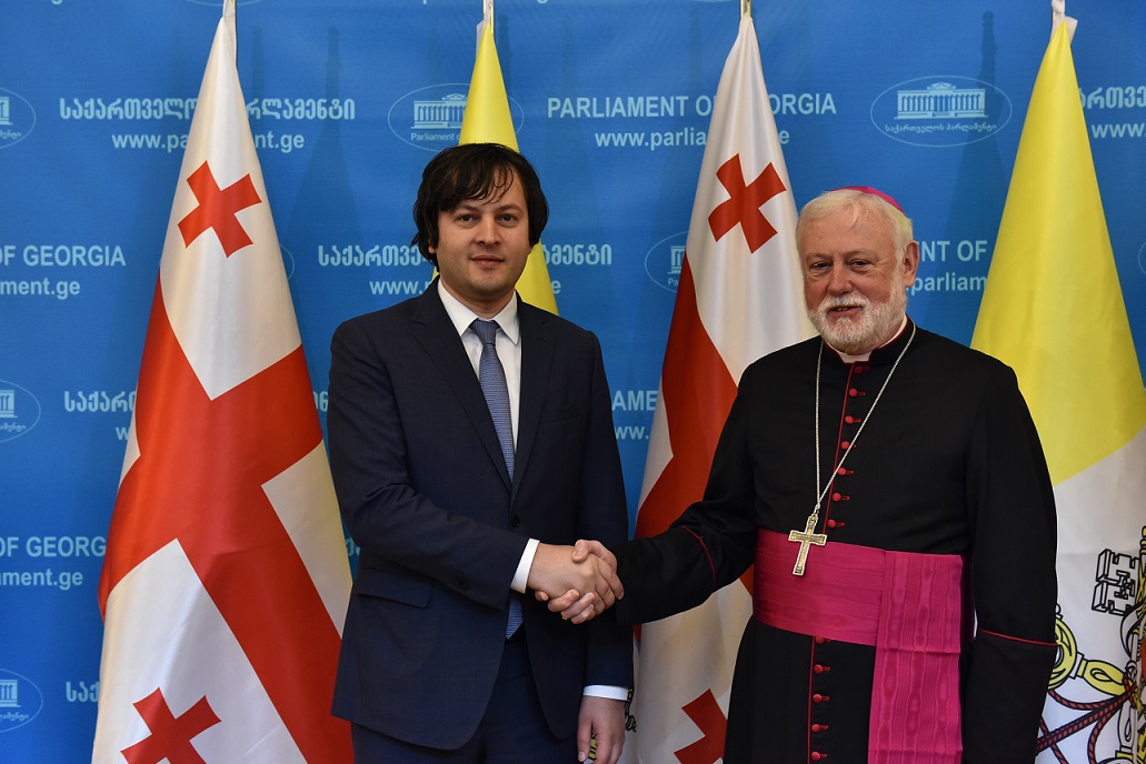 ირაკლი კობახიძის შეხვედრა ვატიკანის სახელმწიფოებთან ურთიერთობების მდივანთან