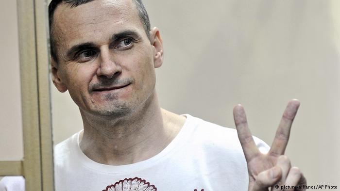 რუსეთში დაპატიმრებულ რეჟისორს, ოლეგ სენცოვს ევროკავშირმა სახაროვის პრიზი მიანიჭა
