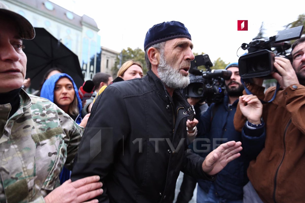 პარლამენტთან აქციაზე მცირე ინციდენტი მოხდა