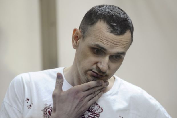 უკრაინელმა რეჟისორმა ოლეგ სენცოვმა, რომელიც რუსეთში 20-წლიან სასჯელს იხდის, შიმშილობა შეწყვიტა