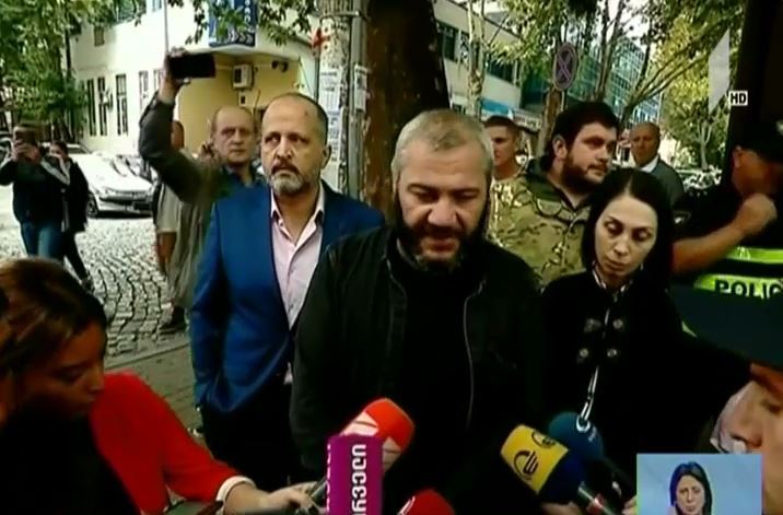 აქცია „ქართული ოცნების“ ოფისთან