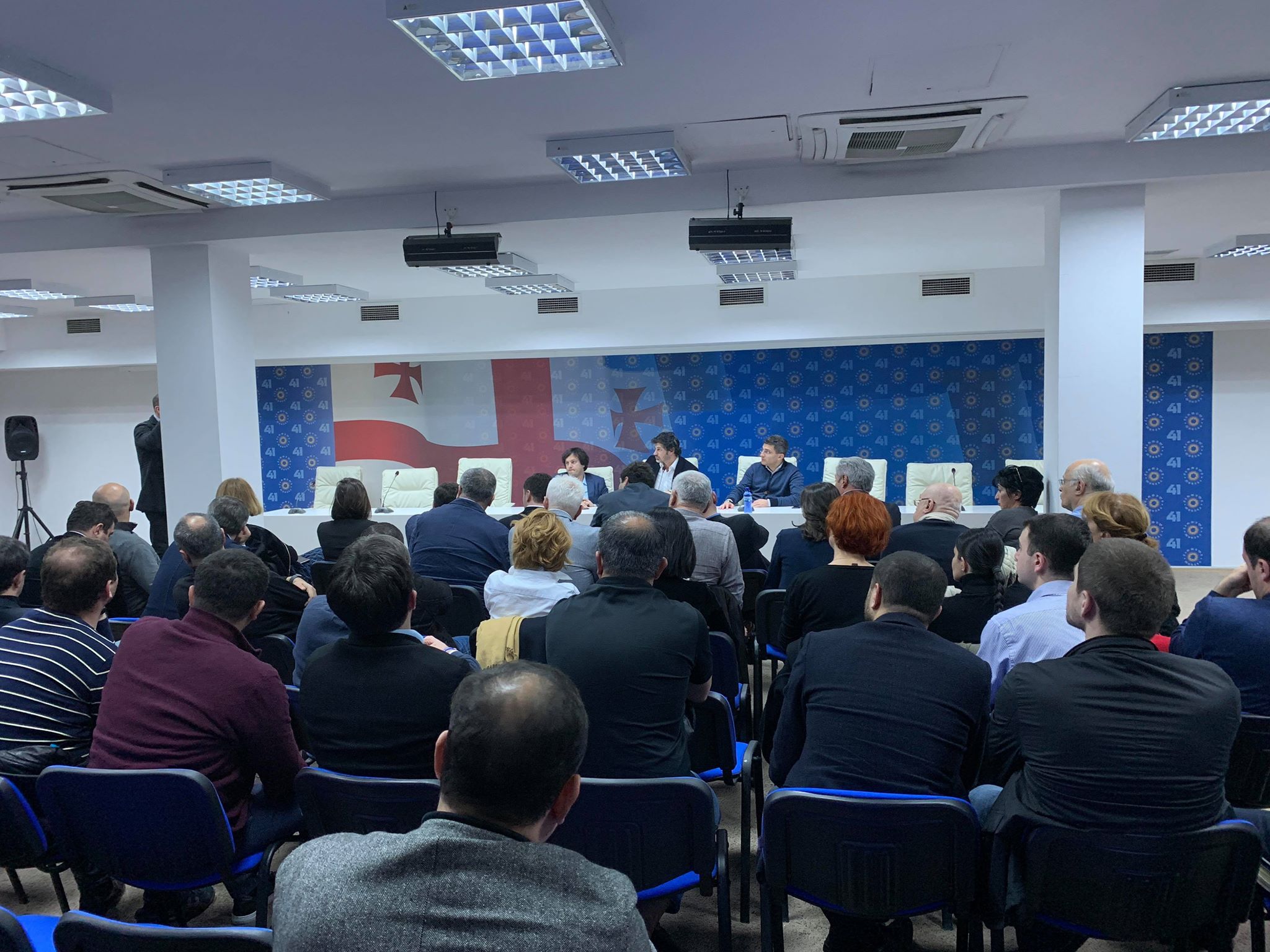 „ქართული ოცნების“ ლიდერები ორშაბათიდან ამომრჩეველთან შეხვედრას აქტიურად დაიწყებენ